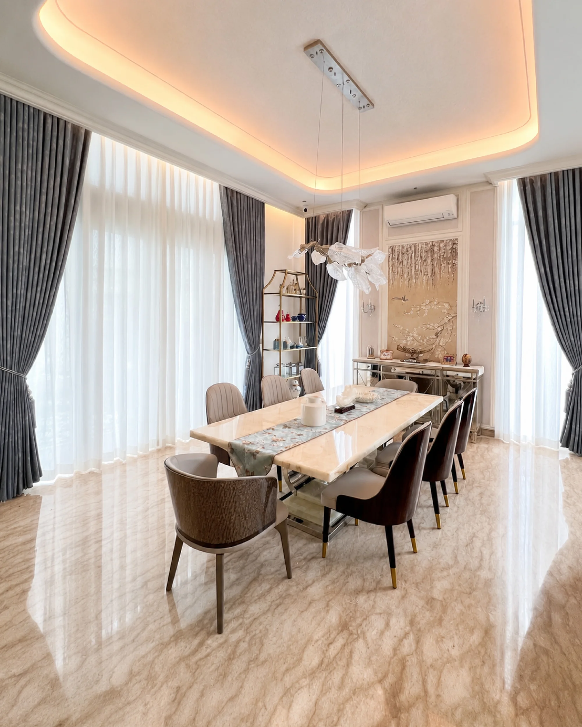 THE MOZART SIGNATURE RESIDENCE — 1