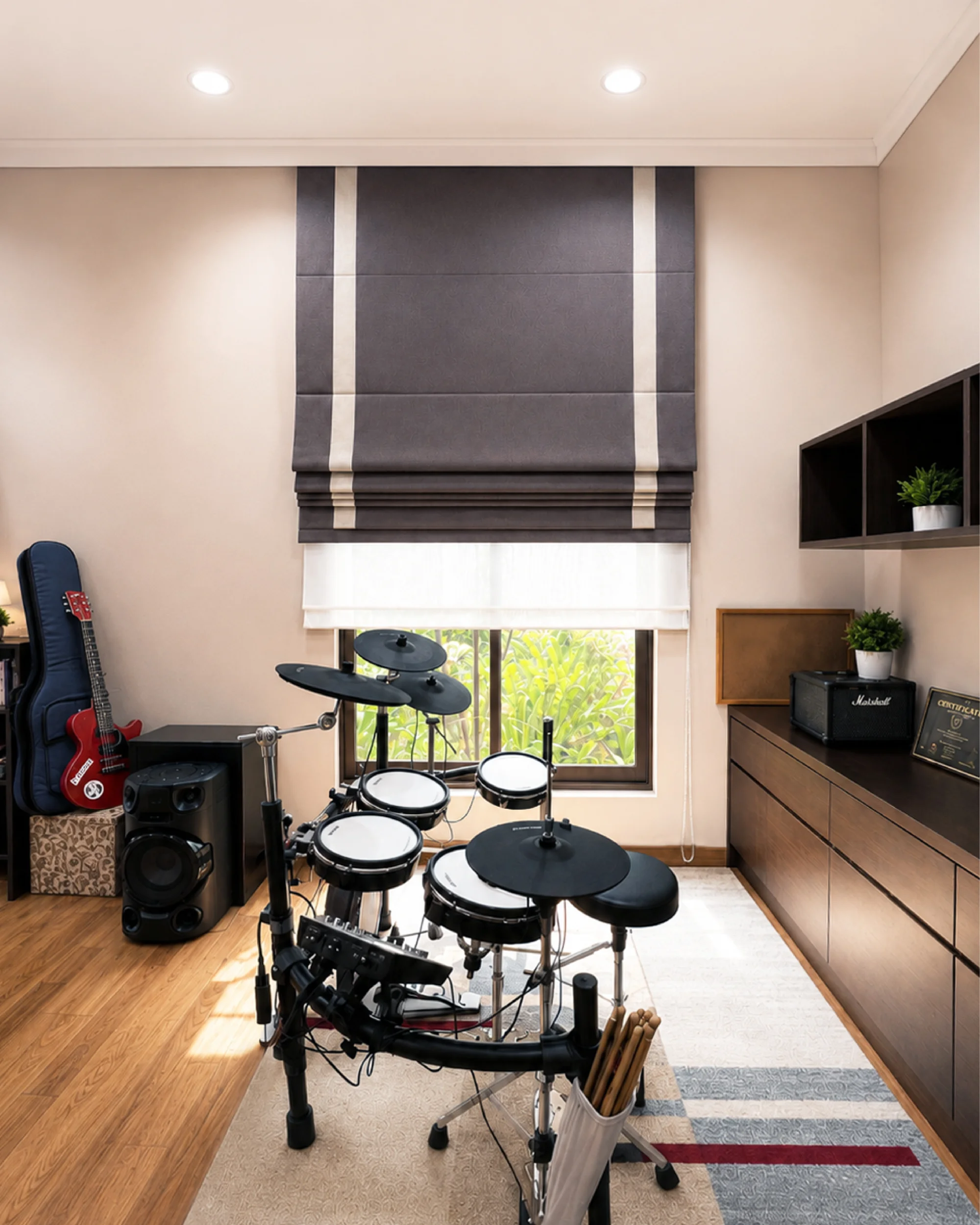 GOVERNMENT RESIDENCE — 4