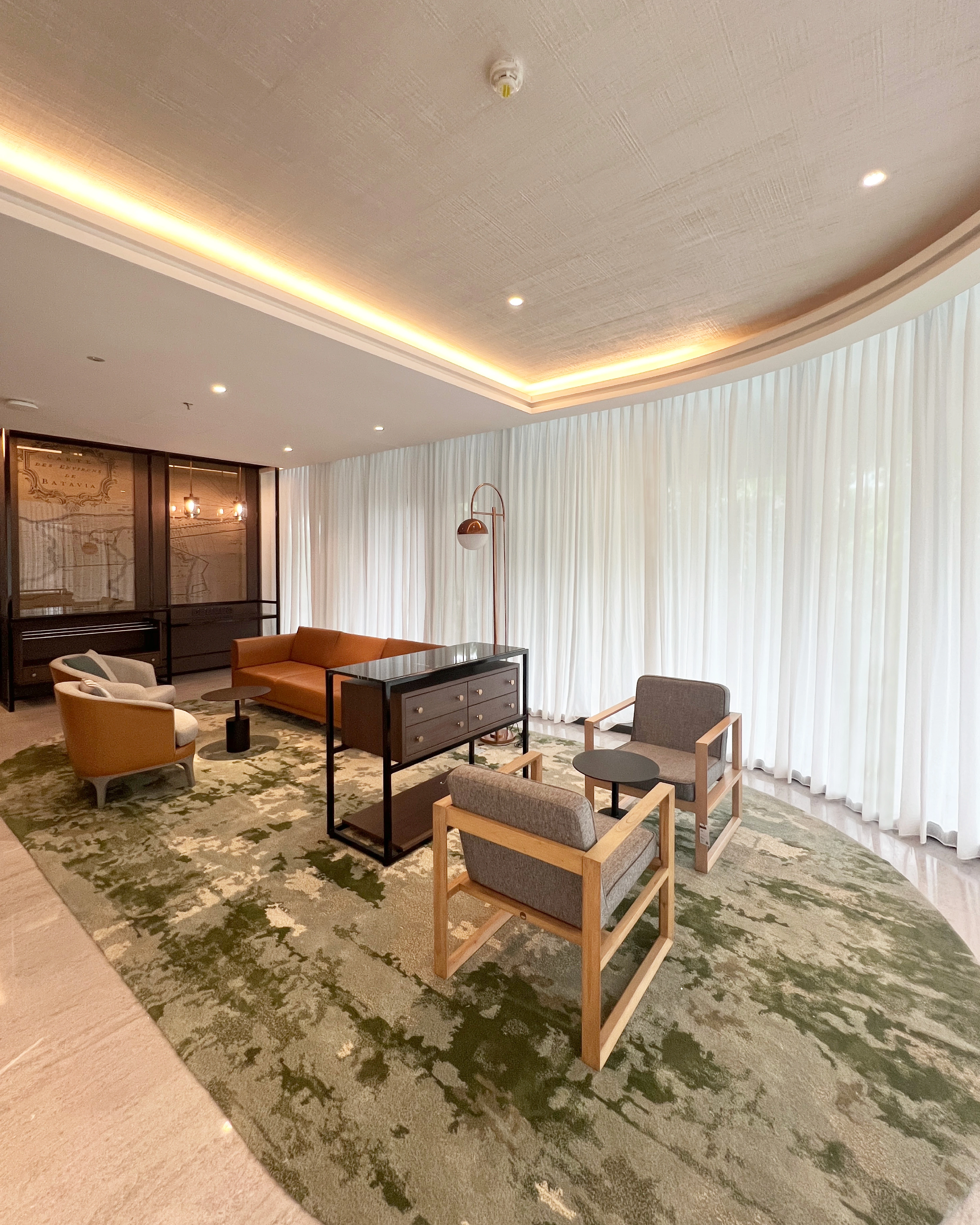 THE STATURE HOTEL — 1