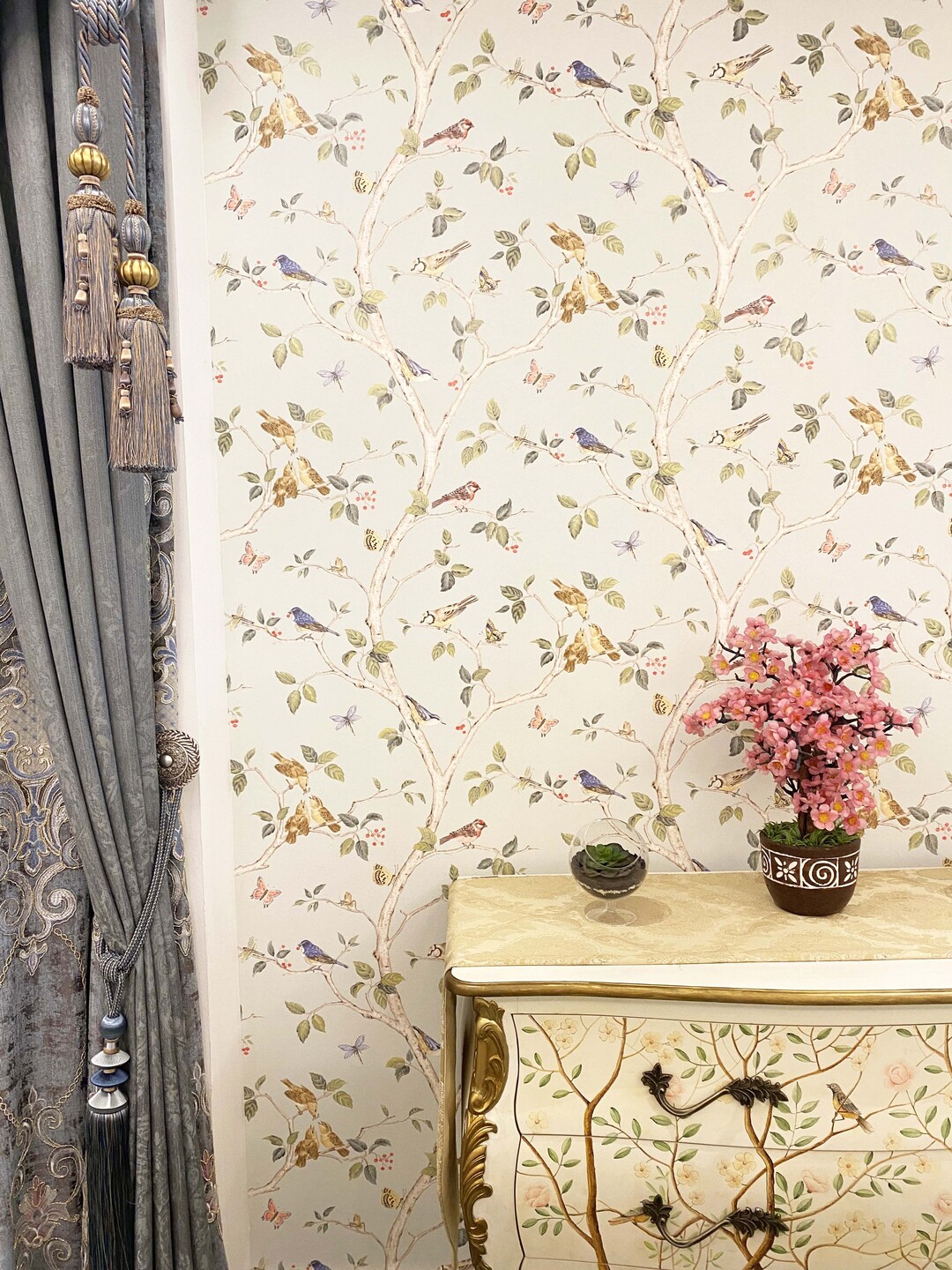 Wallpaper Antik: Menghidupkan Sentuhan Klasik Pada Ruangan Modern