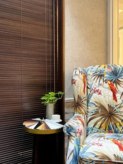 Sentuhan Alami Dan Elegan Pada Ruangan Dengan Wooden Blinds Dari Serba Antik